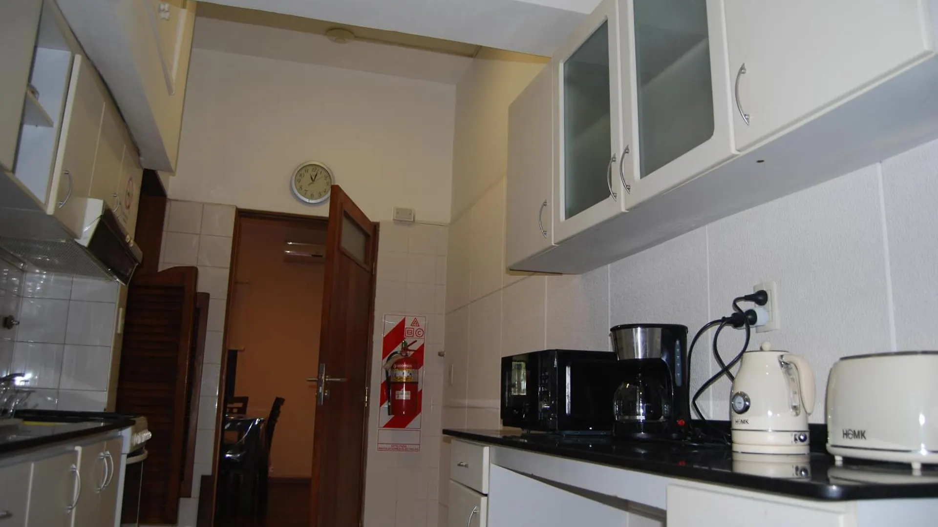 Cosmo Mendoza Suites 0*,