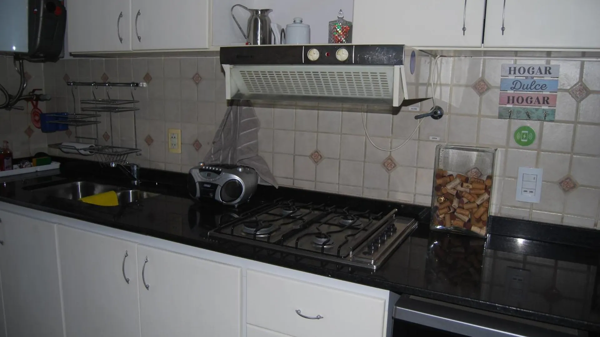 Cosmo Mendoza Suites 0*,